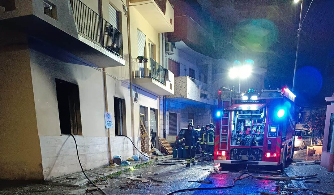 Reggio, fuga di gas ed esplosione in un’abitazione, un ferito