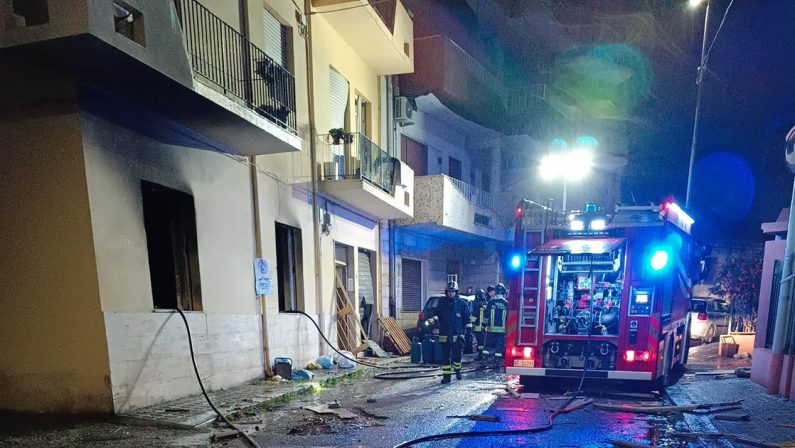 Reggio, fuga di gas ed esplosione in un’abitazione, un ferito