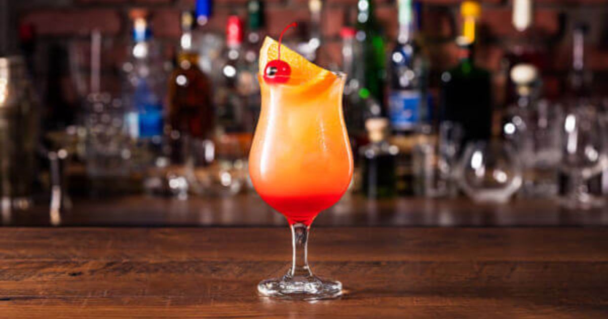 https://www.quotidianodelsud.it/wp-content/uploads/2024/05/cocktail-bancone-bar.jpg