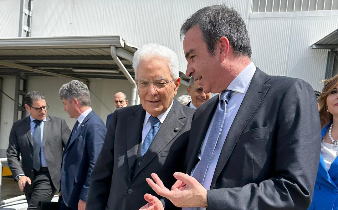 Il presidente della Repubblica Sergio Mattarella durante la sua visita in Calabria insieme al presidente della Regione Roberto Occhiuto