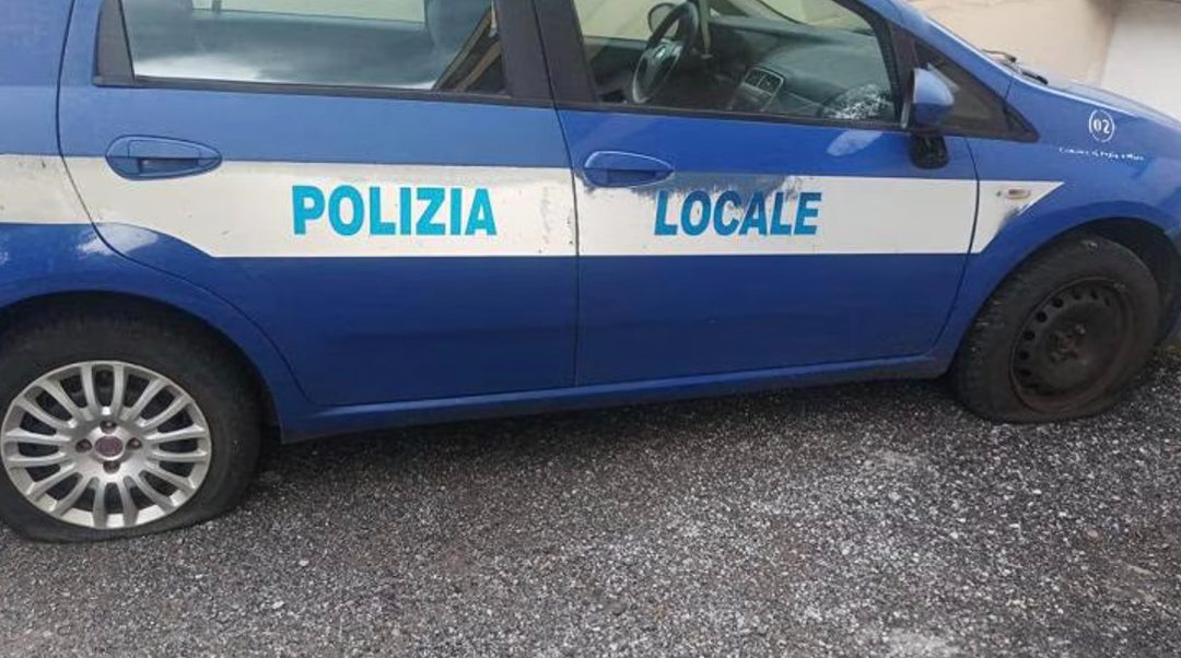 Mercatini abusivi, sequestrati a Napoli 20 quintali di merce