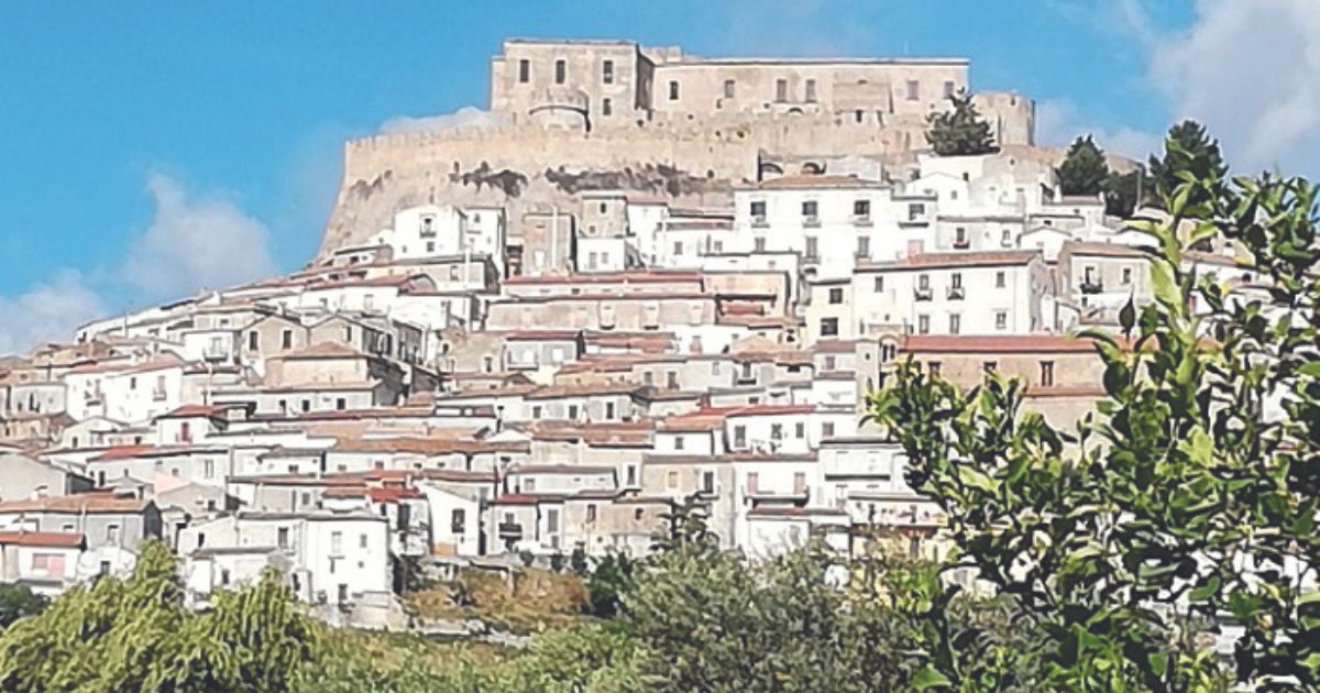 https://www.quotidianodelsud.it/wp-content/uploads/2024/05/rocca-imperiale.jpg