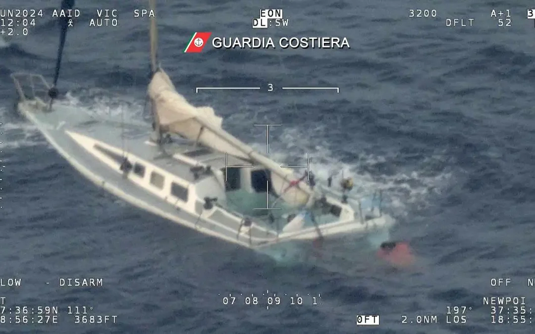 Naufragio al largo della Calabria, dispersi 65 migranti, 26 sono bambini