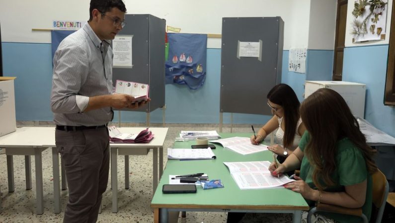 Ballottaggi, al centrosinistra Bari, Firenze, Cremona, Perugia. Il centrodestra vince a Rovigo, Lecce, Caltanissetta