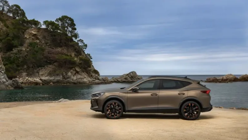 La nuova Cupra Formentor pronta ad affrontare la strada