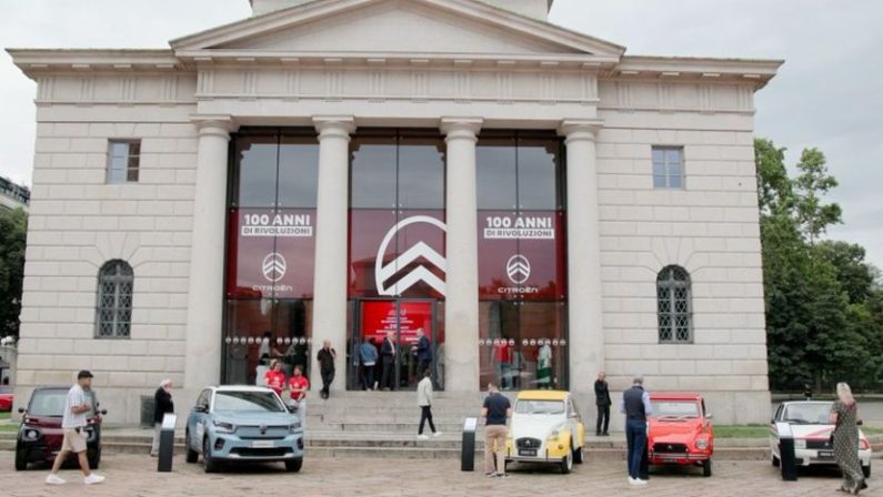 Citroen celebra 100 anni in Italia all’Arco della Pace a Milano