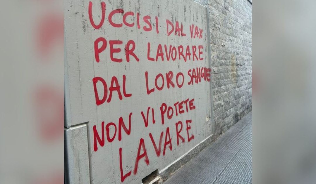 Bari, imbrattati 13 edifici con scritte di protesta. Indagato un 33enne