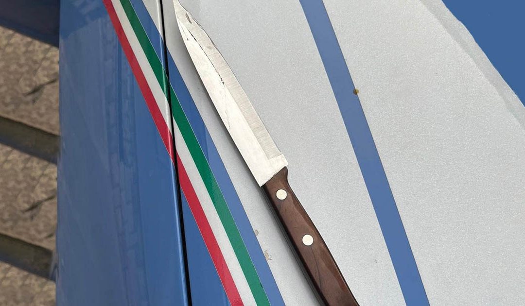Matera, crea scompiglio con spranga e coltello, arrestato 42enne