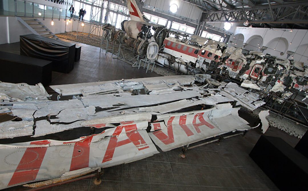 Quello che resta dell'aereo DC9 precipitato a Ustica