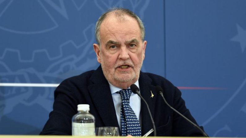 Calderoli “La riforma sull’autonomia vuole riunire un Paese a pezzi”
