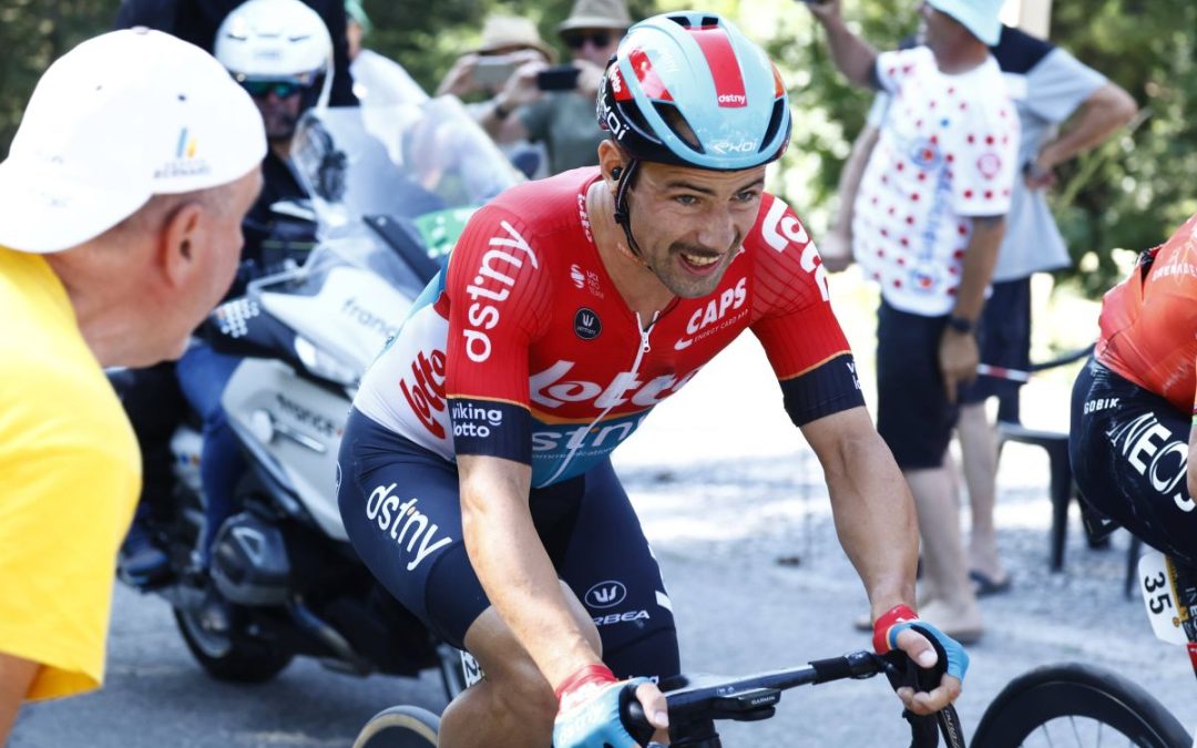 A Campenaerts la 18esima tappa del Tour, Pogacar sempre leader