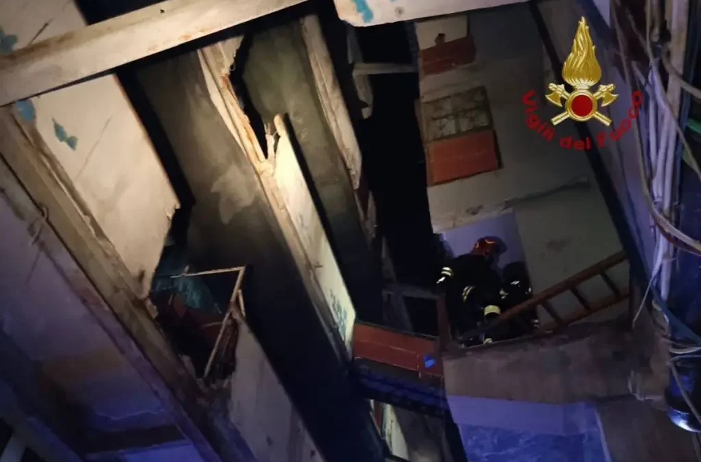 Terza vittima del crollo a Scampia, donna ferita muore in ospedale