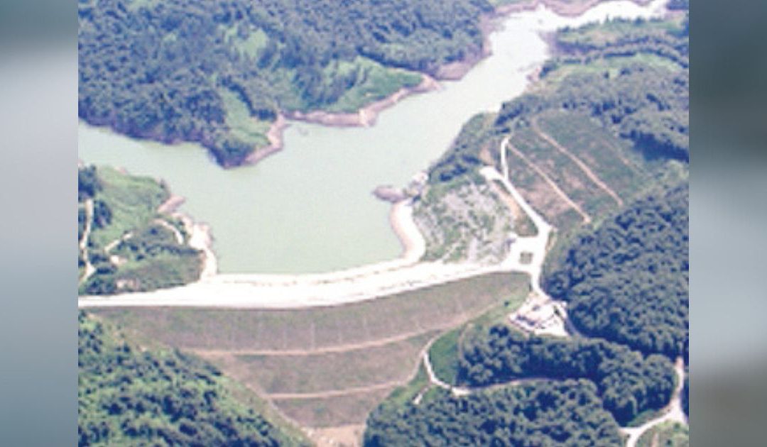 Il mistero del Metramo: i campi sono aridi e l’acqua resta nella diga