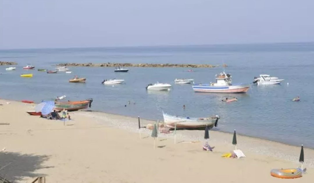 Microalga tossica in mare: divieto di balneazione a Melissa