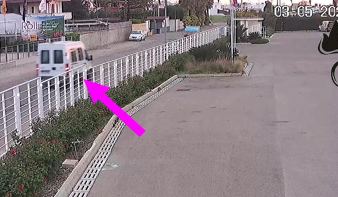 Il furgone di Aportone ripreso dalla camere di sorveglianza
