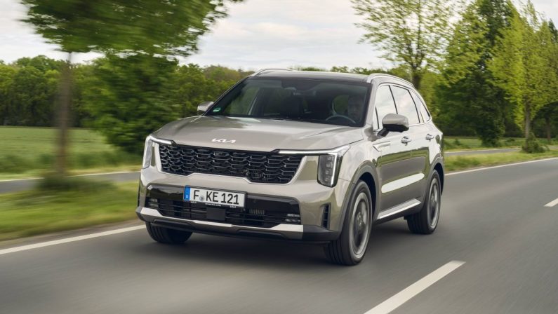 Arriva nelle concessionarie gamma elettrificata di Kia Sorento