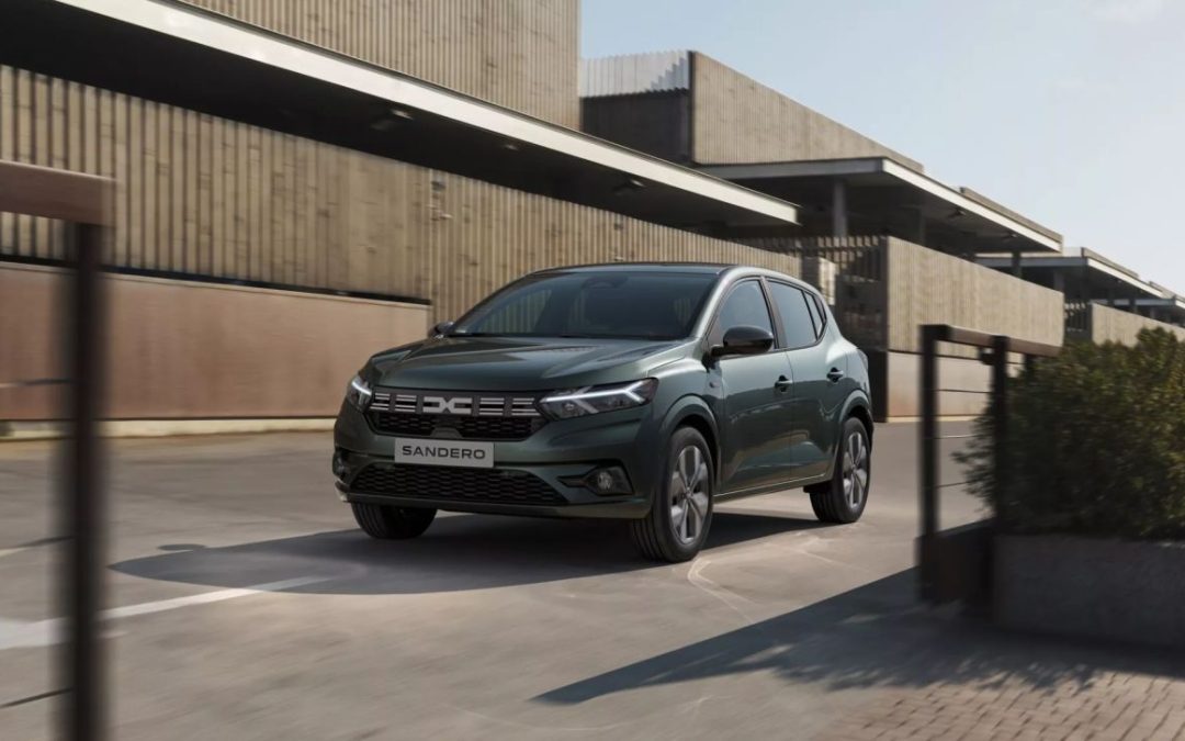 A luglio Dacia sale sul terzo gradino del podio assoluto italiano