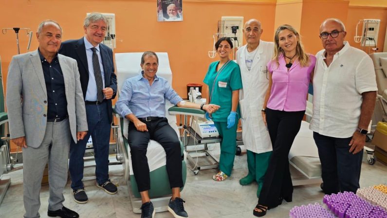 Il Sindaco di Catania dona il sangue all’Arnas Garibaldi