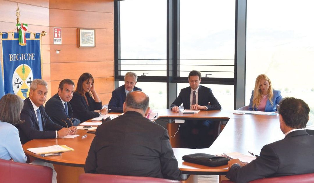 La riunione della giunta alla Cittadella regionale di Catanzaro