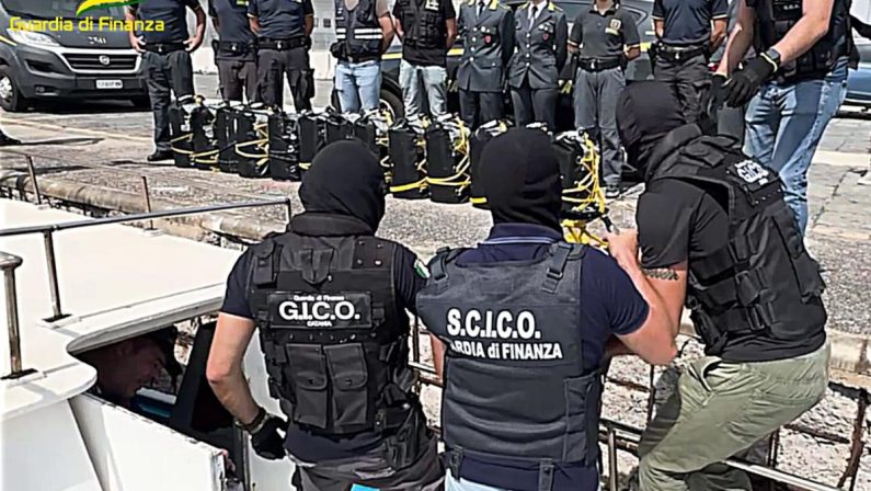 Sequestrati a Catania 540 kg di coca per oltre 100 milioni di euro, 5 arrestati