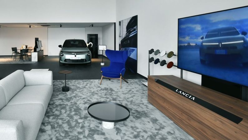 Lancia apre il primo showroom a Parigi e Barcellona