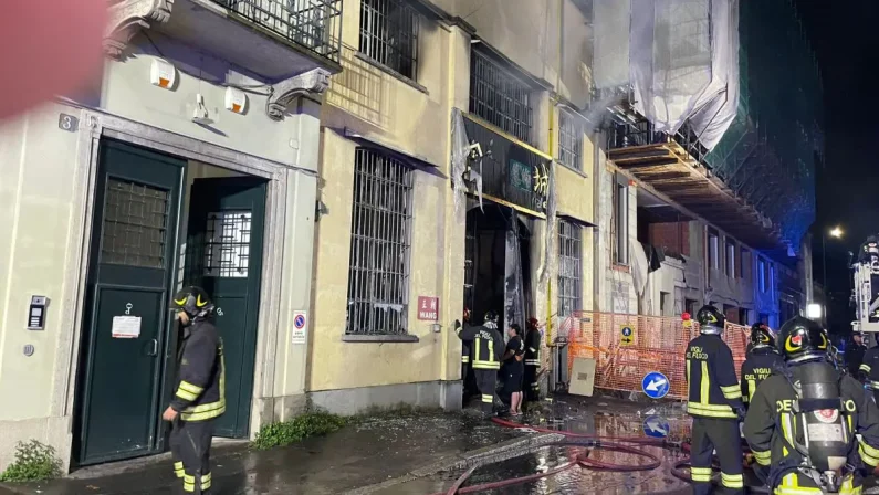 Incendo in un emporio cinese a Milano, morti tre giovani
