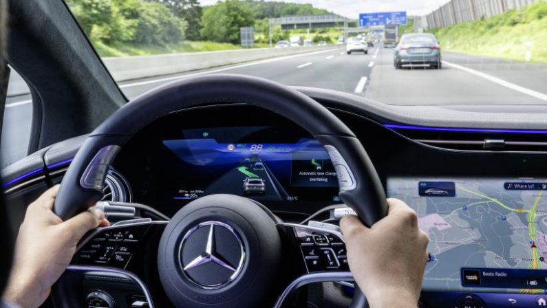 Da Mercedes-Benz nuovo Drive Pilot per guida automatizzata