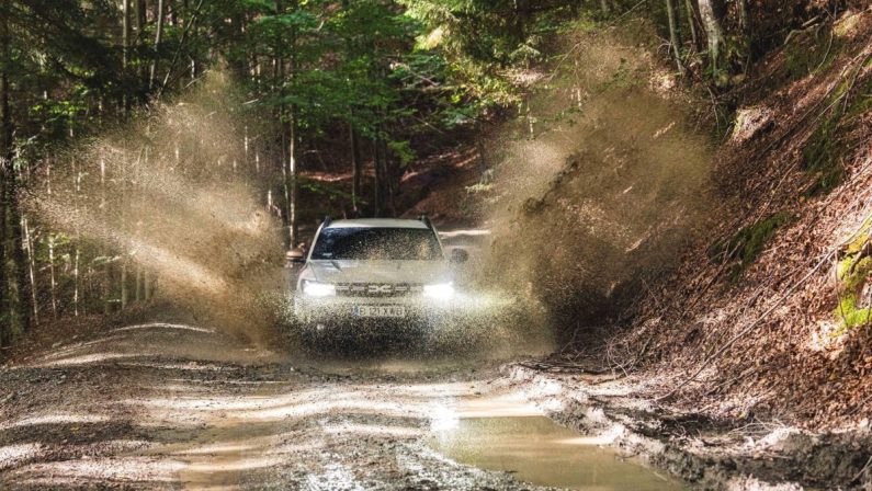 Nuovo Dacia Duster 4×4 ancora migliore in offroad