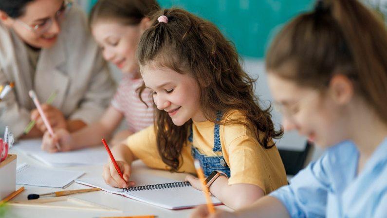 Amazon, al via la sesta edizione di “Un click per la Scuola”