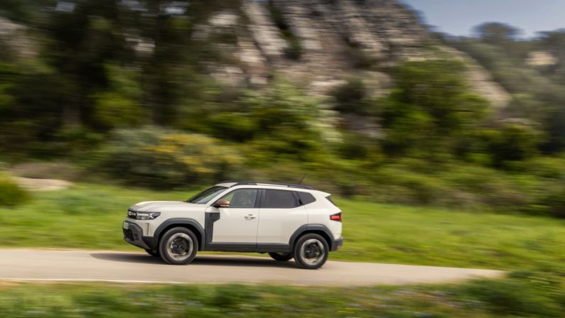 Dacia Duster Full Hybrid 140, il SUV per tutta la famiglia