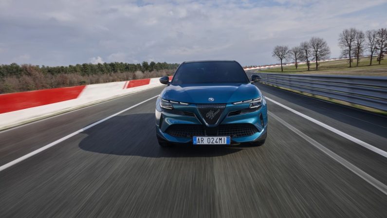 A Parigi Alfa Romeo Junior debutta in versione Ibrida
