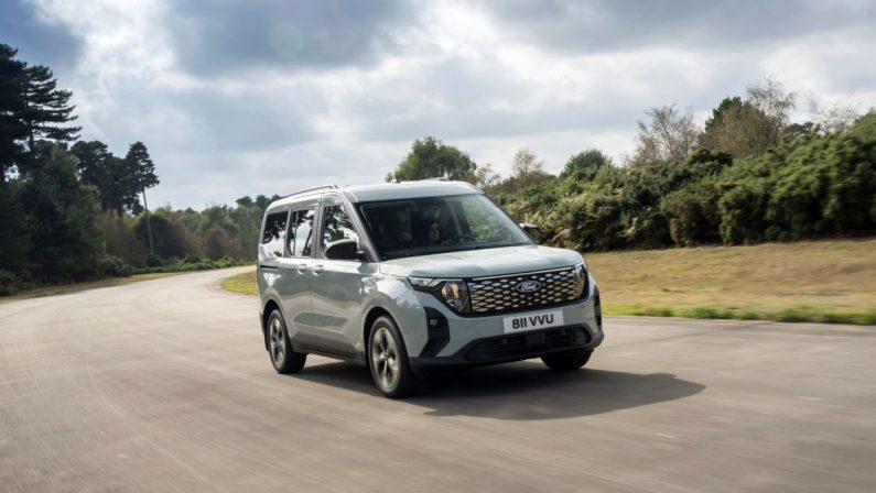 Ford espande la gamma elettrica con E-Tourneo Courier