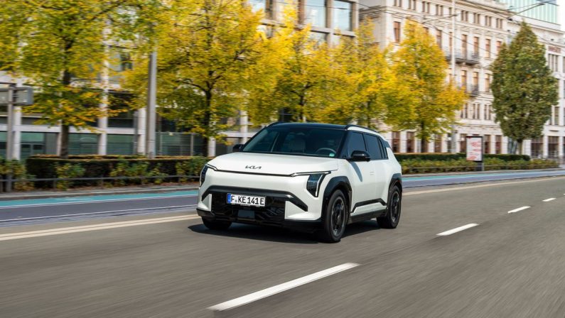 Kia presenta CarPay e l’accordo con Parkopedia per pagare i parcheggi
