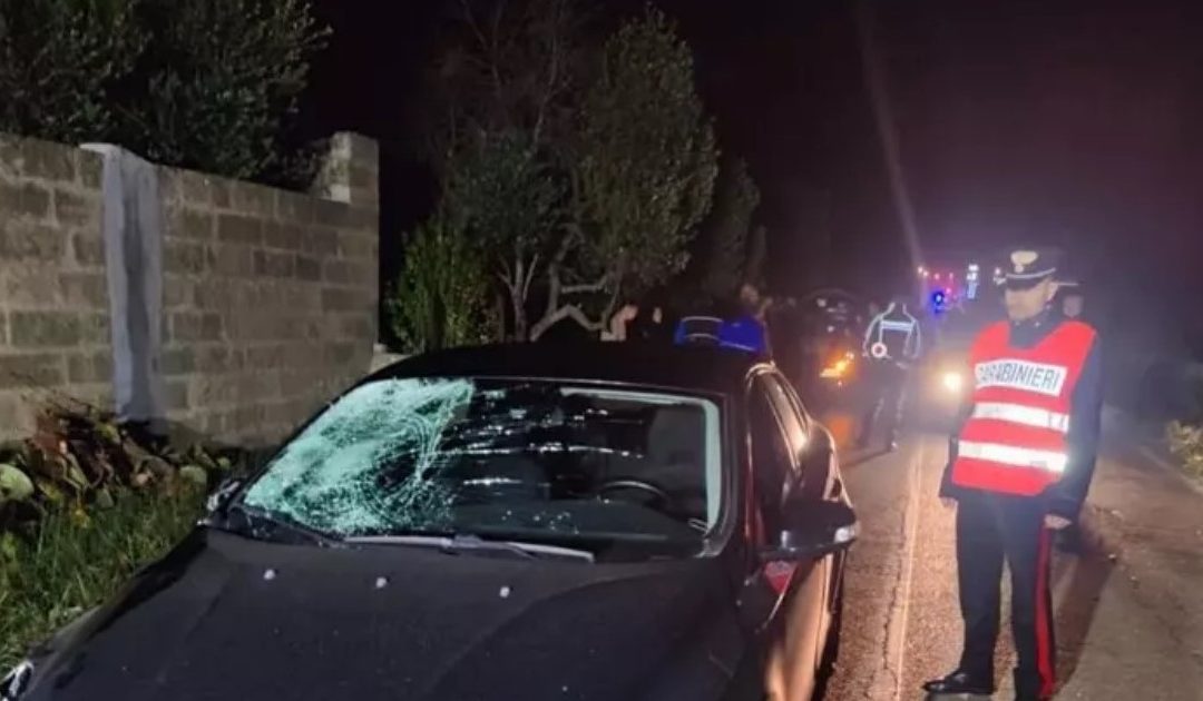 Auto travolge due giovani nel Leccese, uno muore e l’altro è grave