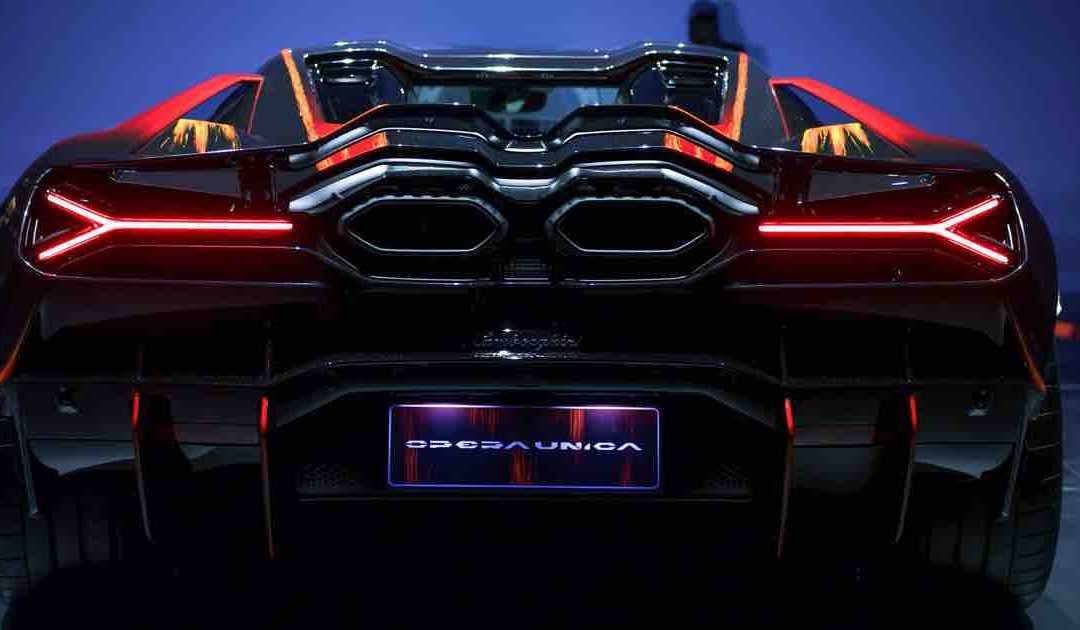 Un'immagine della parte posteriore della Lamborghini Revuelto Opera Unica