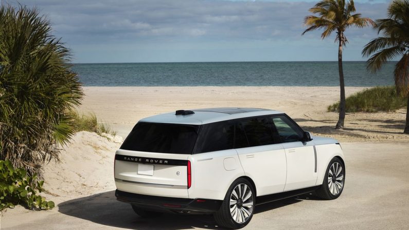 Presentata al Design Miami l’esclusiva Range Rover SV Candeo