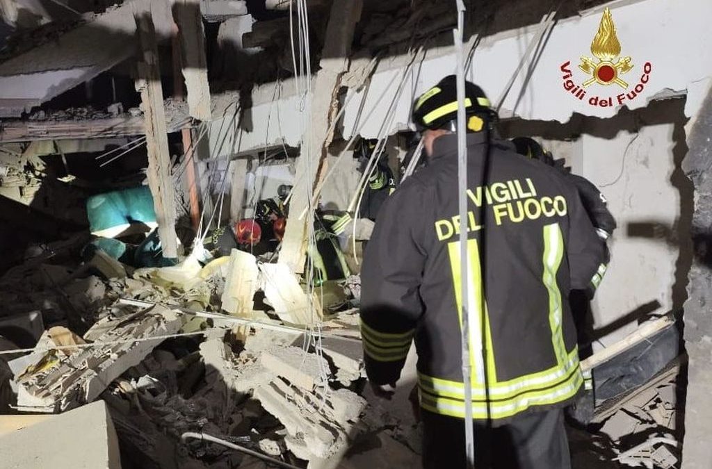 Esplosione in una villetta ad Aprilia, due persone estratte senza vita
