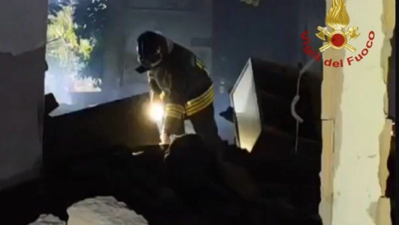 Esplosione in una villetta ad Aprilia, le vittime salgono a tre