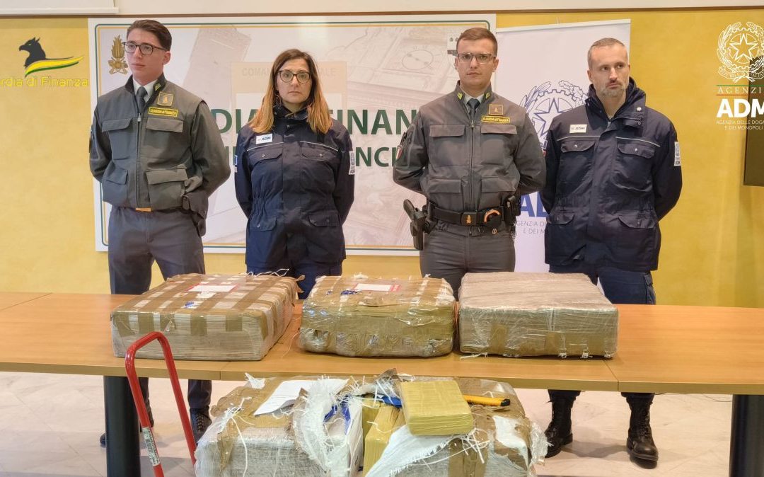 Sequestrati al porto di Genova oltre 2 quintali e mezzo di cocaina