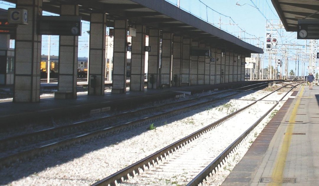 La stazione ferroviaria di Paola
