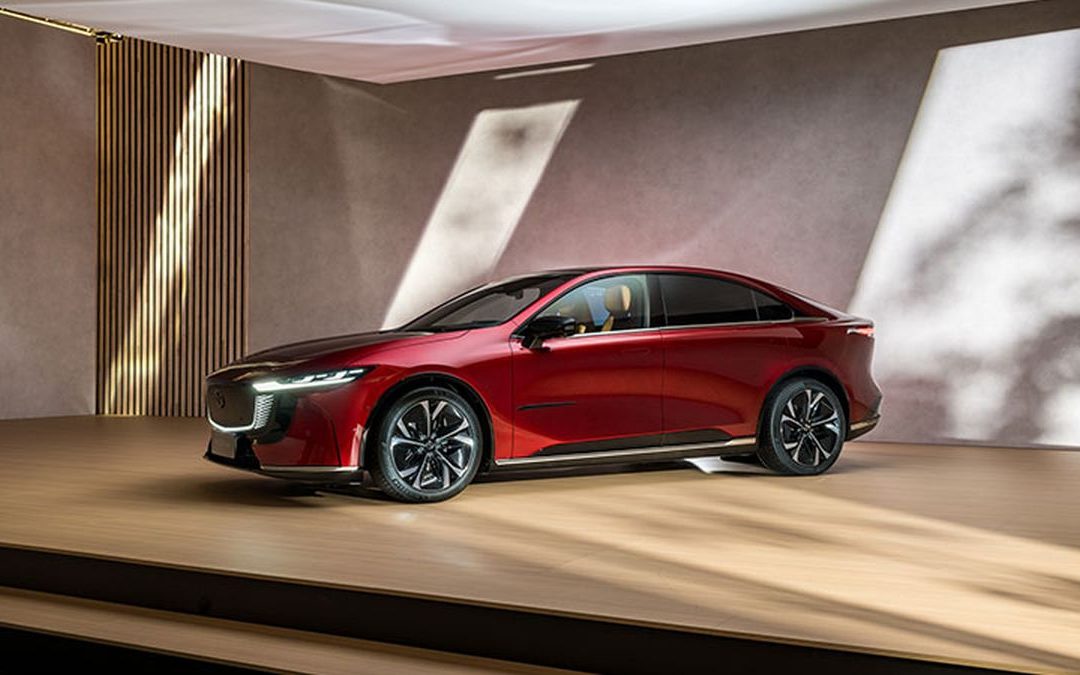 Debutta a Bruxelles la Mazda6e, la berlina 100% elettrica