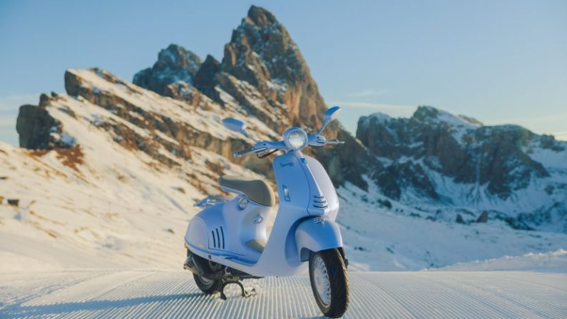 Vespa 946 Snake, eleganza glaciale in edizione limitata