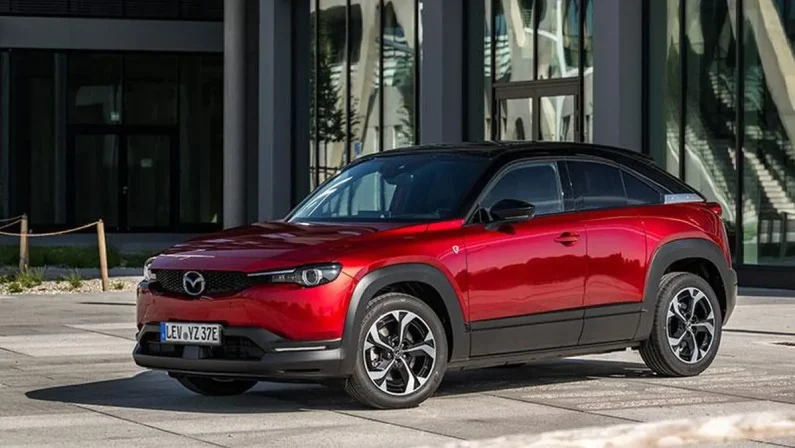 Mazda lancia la MX-30 e-Skyactiv R-EV 2025