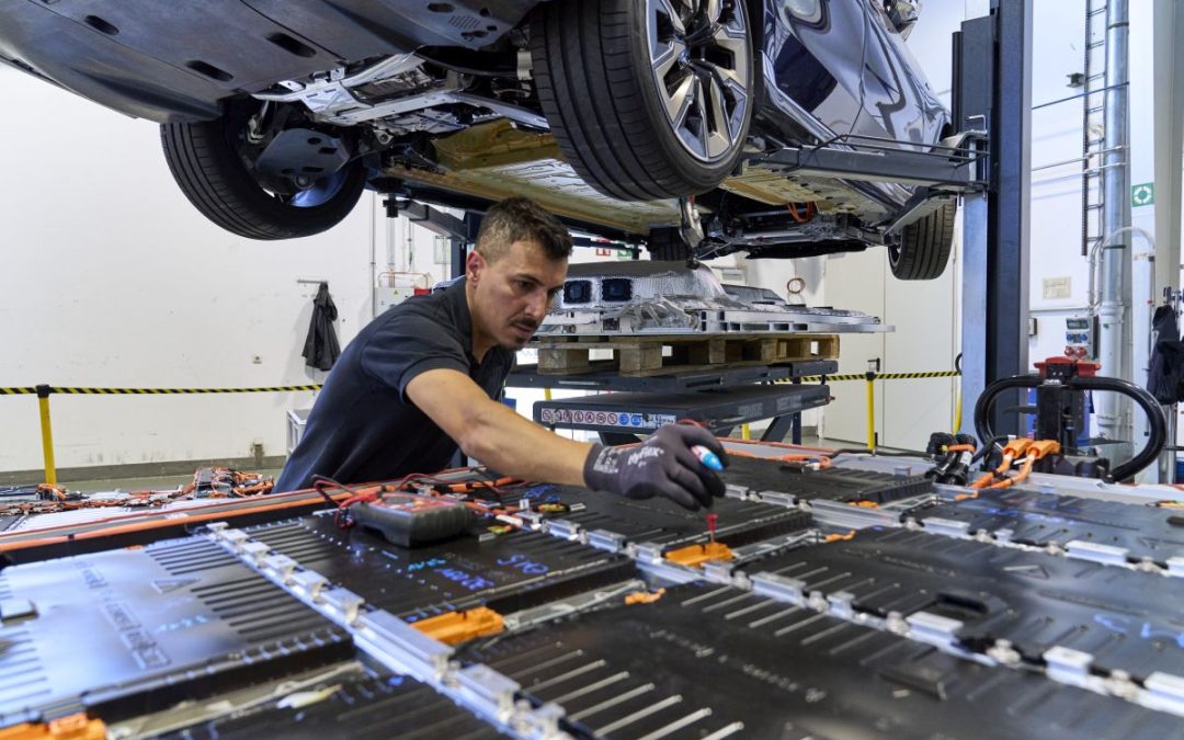 Bmw Group avanti nell’economia circolare con riciclaggio batterie
