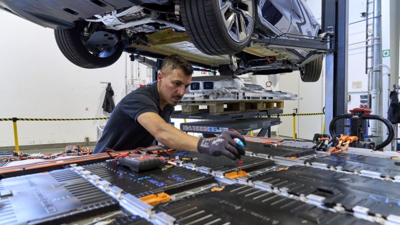 Bmw Group avanti nell’economia circolare con riciclaggio batterie