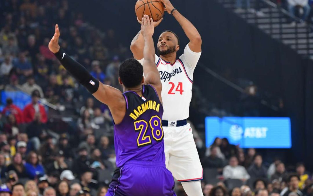 Clippers vincono derby con Lakers, tutto facile per Houston