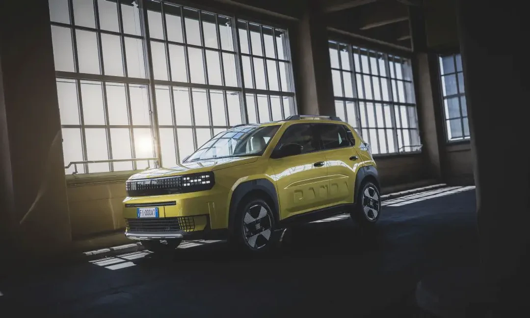 Debutta la Fiat Grande Panda in versione ibrida e elettrica