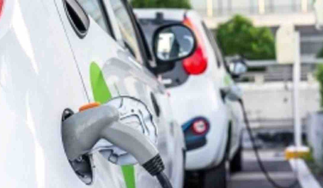 Mercato auto, dicembre ancora in rosso