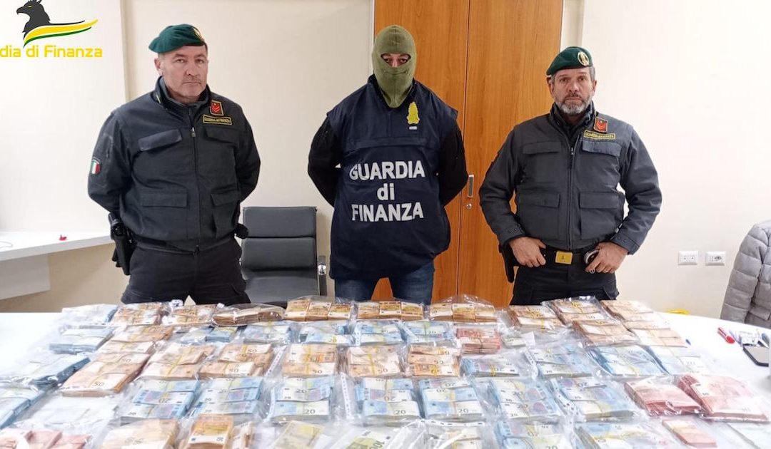 Lecce, sequestrati oltre 860mila euro in contanti