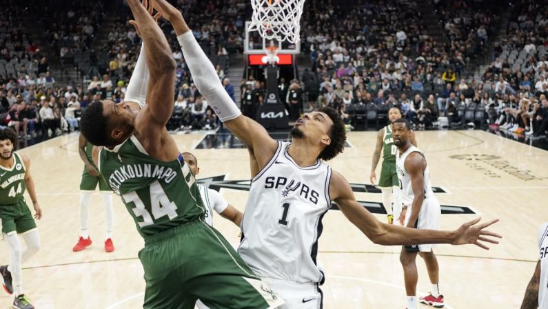 Boston fatica ma vince, Wembanyama show, Jokic guida Denver